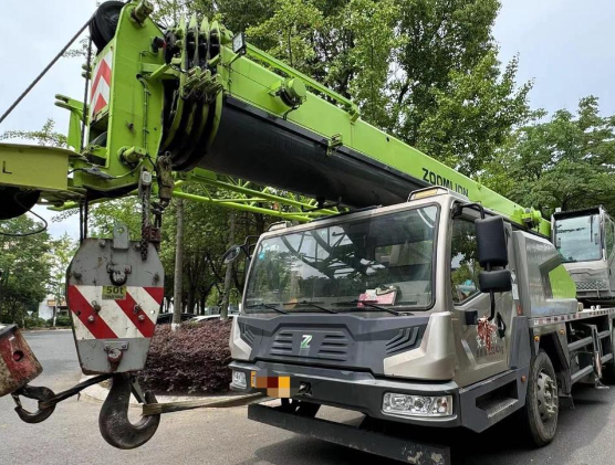 老旧建筑拆除工程租用多大起吊能力的吊车出租才足够？-- 梧州东建吊装服务公司