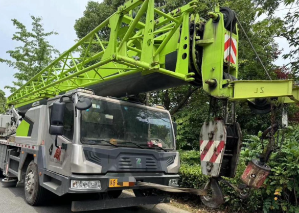 小型建筑工程需要租用哪种类型的吊车来吊运建材？-- 梧州东建吊装服务公司