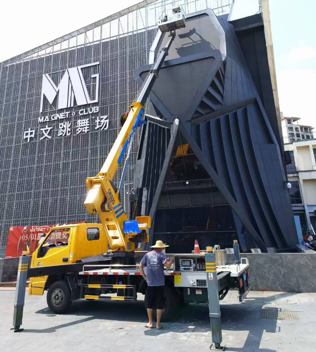 琼海吊车租赁公司解释使用吊车时的