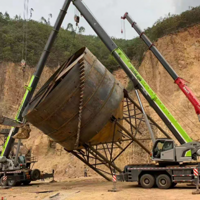 如何测试吊车驾驶室紧急停止按钮的有效性？