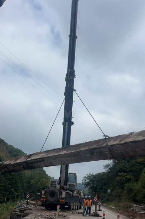 自卸吊出租施工方案！楚雄8吨车型市政工程装卸作业全攻略-- 楚雄市曹力吊装吊车出租服务公司