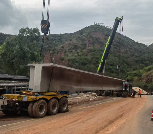 半挂车出租长途无忧！楚雄13米车型跨省运输路线规划指南-- 楚雄市曹力吊装吊车出租服务公司