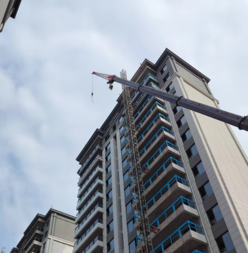 叉车出租高效作业！楚雄3吨车型仓库货物搬运效率提升秘籍-- 楚雄市曹力吊装吊车出租服务公司