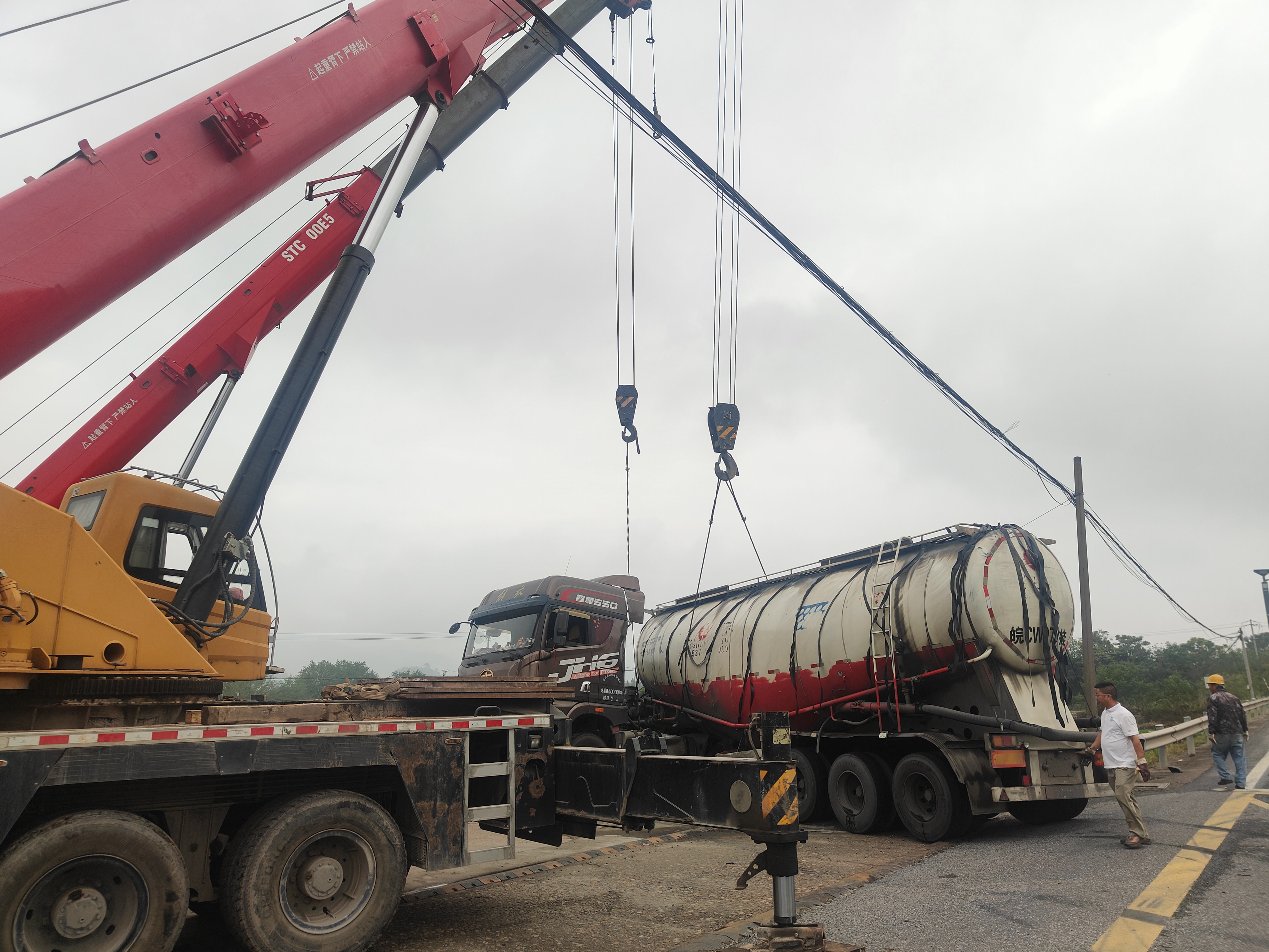 松阳吊车出租吊装作业的安全措施