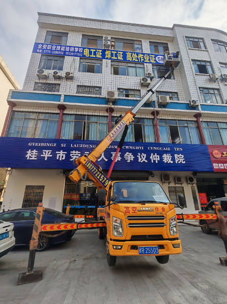 室内装修高空作业能用小型高空车吗？