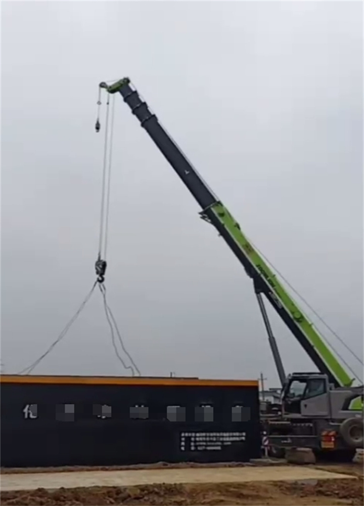 高海拔地区的风力发电设备的吊装一般会用到几台吊车进行吊装？--  哈密市锦泰吊装吊车出租服务中心