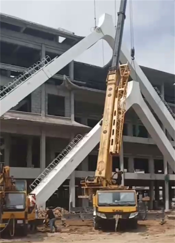 哈密市租赁随车吊可以通过方式联系正规租赁公司？--  哈密市锦泰吊装吊车出租服务中心