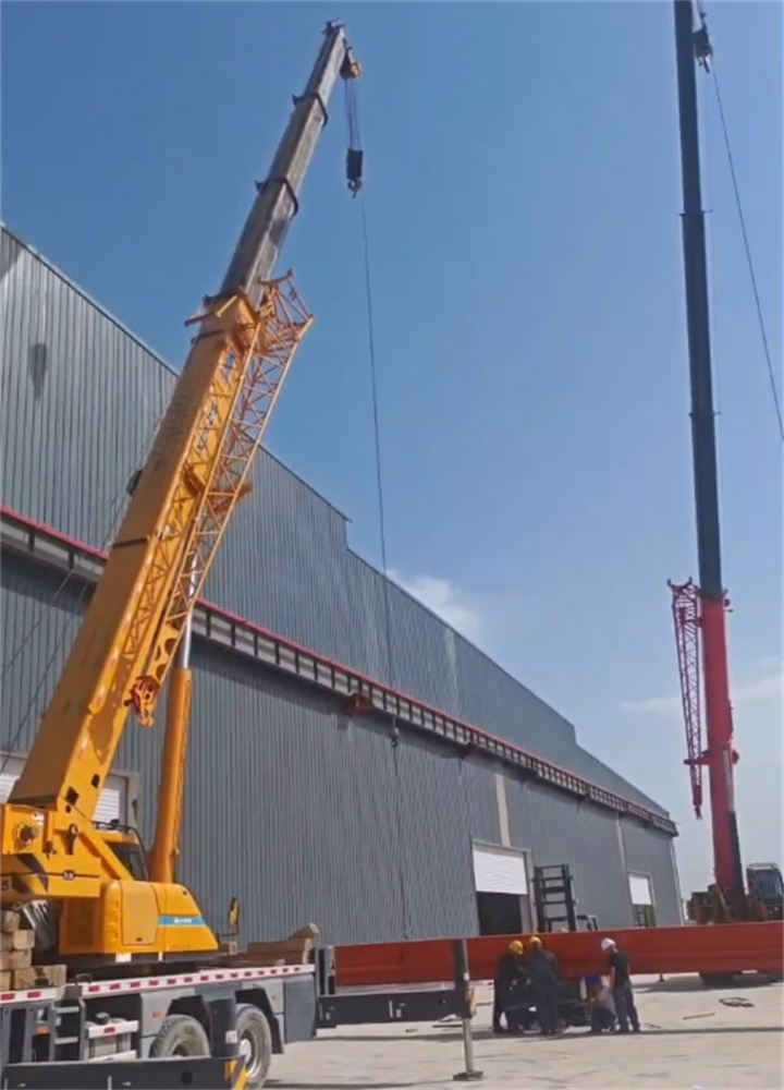 加油站顶棚的吊装工作需要几台吊车同时进行？--  哈密市锦泰吊装吊车出租服务中心