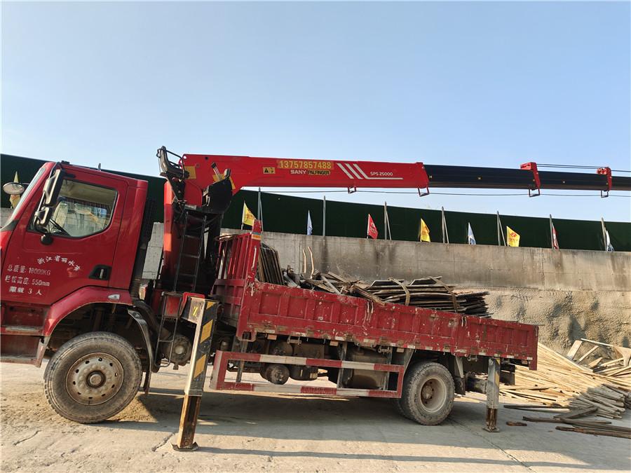 松阳县随车吊出租设备运行前要做好相应的维修保养工作