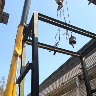 厂房搬迁吊装，选择带操作员的吊车出