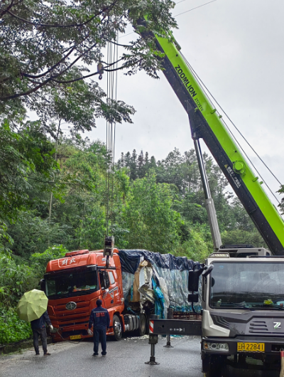 吊车租赁过程中承诺的装卸工临时不来咋整？-- 砚山县峻铭机械设备租赁服务部
