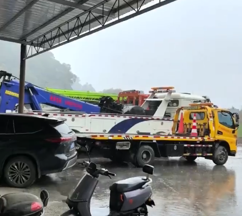 恶劣天租吊车，吊装公司如果额外收费合理吗？-- 砚山县峻铭机械设备租赁服务部