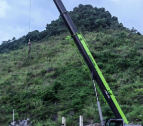 砚山租吊车遇暴雨，能延期还且减免租金吗？
