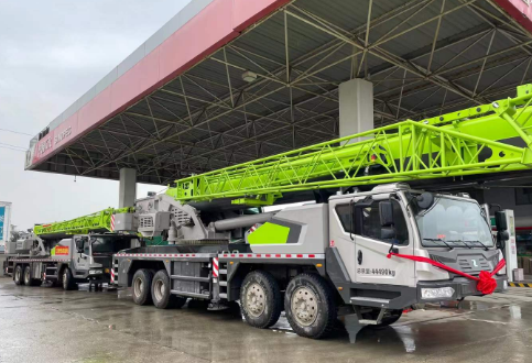 除了吊车本身，租赁服务通常还包含哪些配套项目？