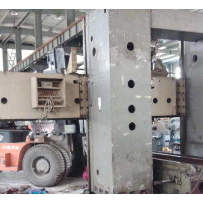 如何通过叉车出租与折臂吊出租，优化现场物料调度？