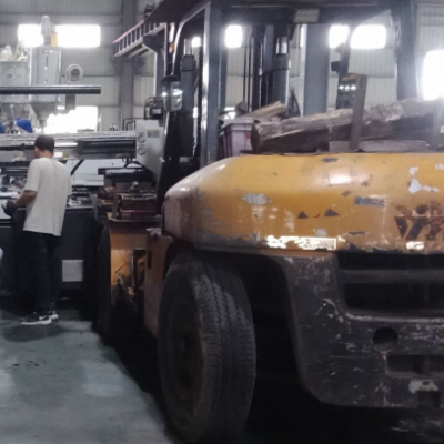 如何根据货物特性，决定选用叉车出租或折臂吊出租？