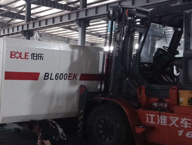 叉车出租与折臂吊出租，哪种更适合灵活多变的工期？-- 六安巨丰起重吊装有限公司