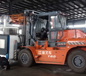 叉车出租和折臂吊出租，分别适用于哪些行业场景？