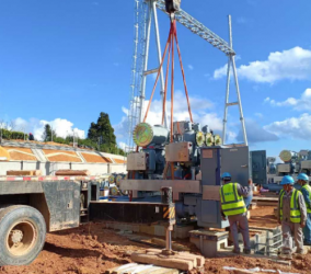 如何确保吊车的吊装作业符合工程标准？