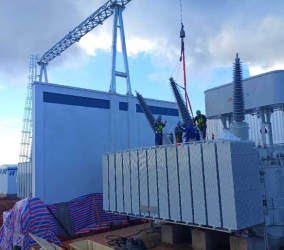 如何确保吊车的吊装作业符合工程标准？