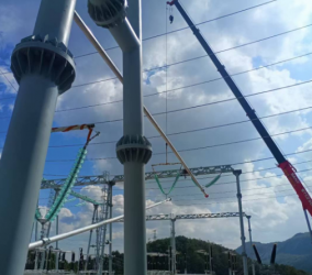 如何确保吊车的吊装作业符合工程标准？