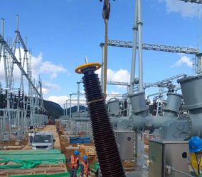 如何确保吊车的吊装作业符合工程标准？