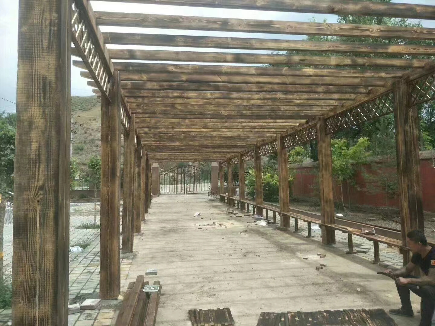 临河防腐木，为生活添一抹自然韵