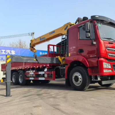 当吊车的重心超出稳定性范围时应该如何调整保证安全？