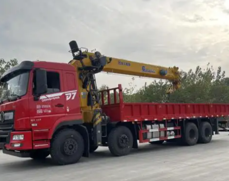 小随车吊出租能解决老旧小区狭窄空间作业难题？-- 绵阳市诚信随车吊出租租赁服务中心