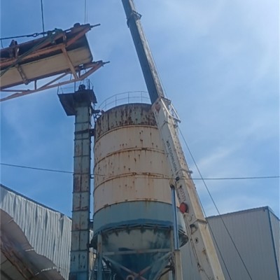 租吊车时，安排自己的司机操作，能节