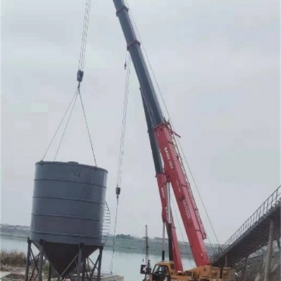 选择小型吊车还是大型吊车出租，很多