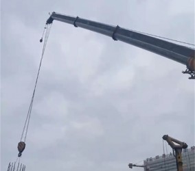 工厂搬迁选择吊车出租时需要注意哪些潜在风险？