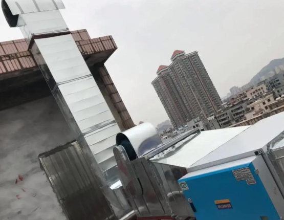 揭秘：让荆州酒店厨房空气清新的管道安装秘诀。-- 荆州永诚通风管道加工厂