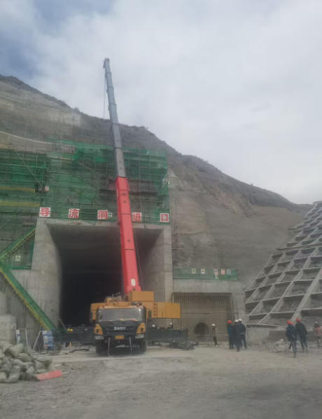 民和吊车的支腿操纵杆失控怎么办