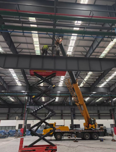 雨季施工时，租赁吊车在泥地作业需做何准备？