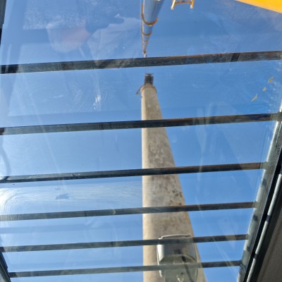 租赁的吊车如需附带副操作手（学徒），其资质和权责如何？