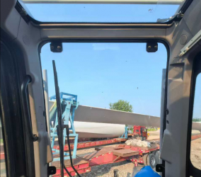 吊装大型机床时，如何保护其精密的导轨和丝杠不受损伤？