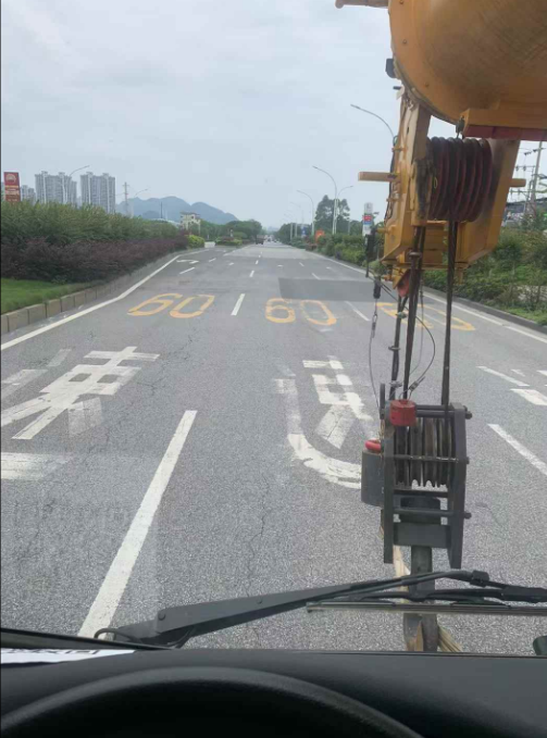 在腐蚀性气体环境中短期作业，吊车需做哪些临时防护措施？