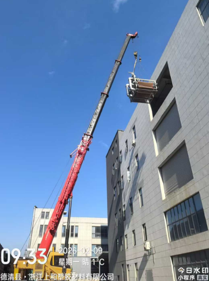 德清起重吊装公司专门介绍了一些基本的指挥手势-- 湖州德清县腾立吊装服务公司