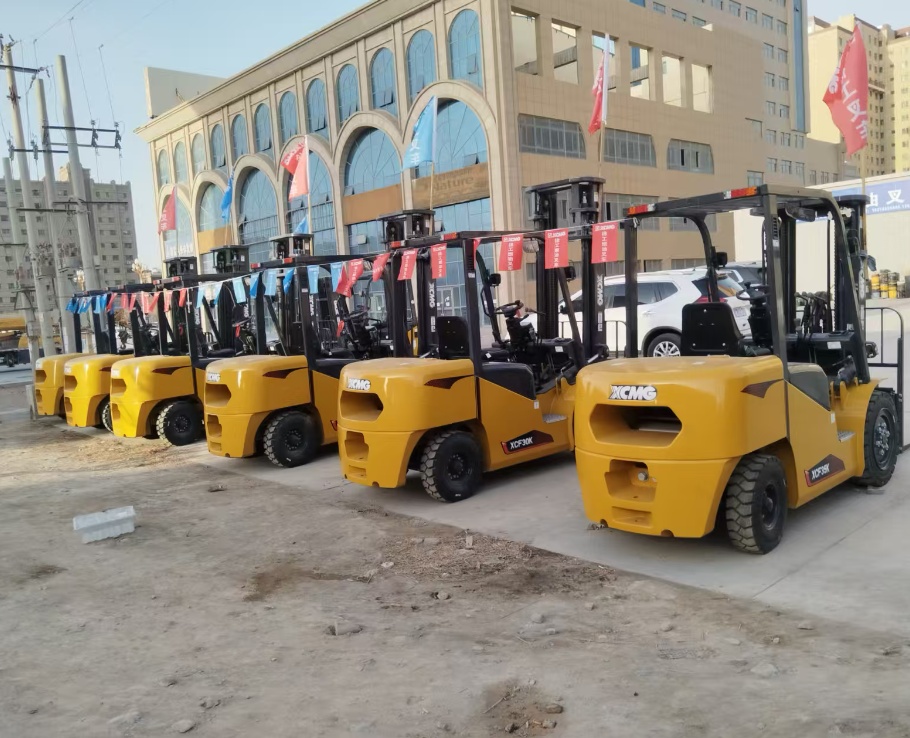 哈密专业叉车出租｜装卸・搬运・移位・搬迁一站式