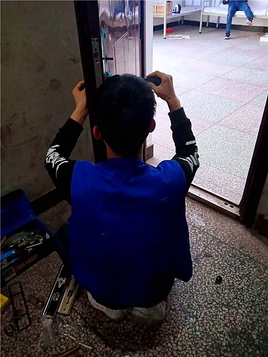 越城区正规开锁_绍兴开锁_全城24小时开锁服务-- 绍兴市袍江越铭配锁服务部