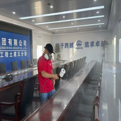 装修后一周就入住，间隔时间太短了，