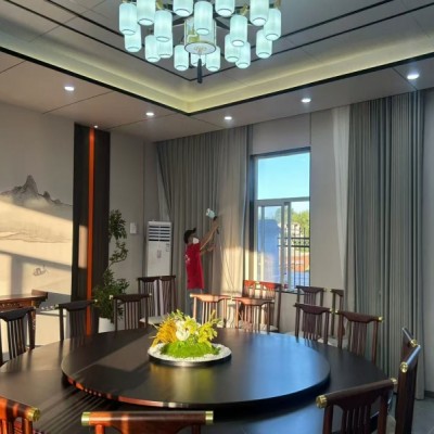 除了室内装修和家具中含有大量的甲醛