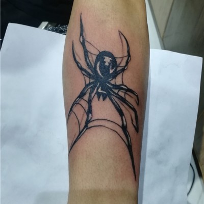 纹身师在纹身前告知注意事项