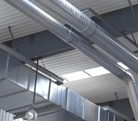 林芝乡镇商铺门头招牌材质怎么选？铁皮与彩钢的耐用性对比！