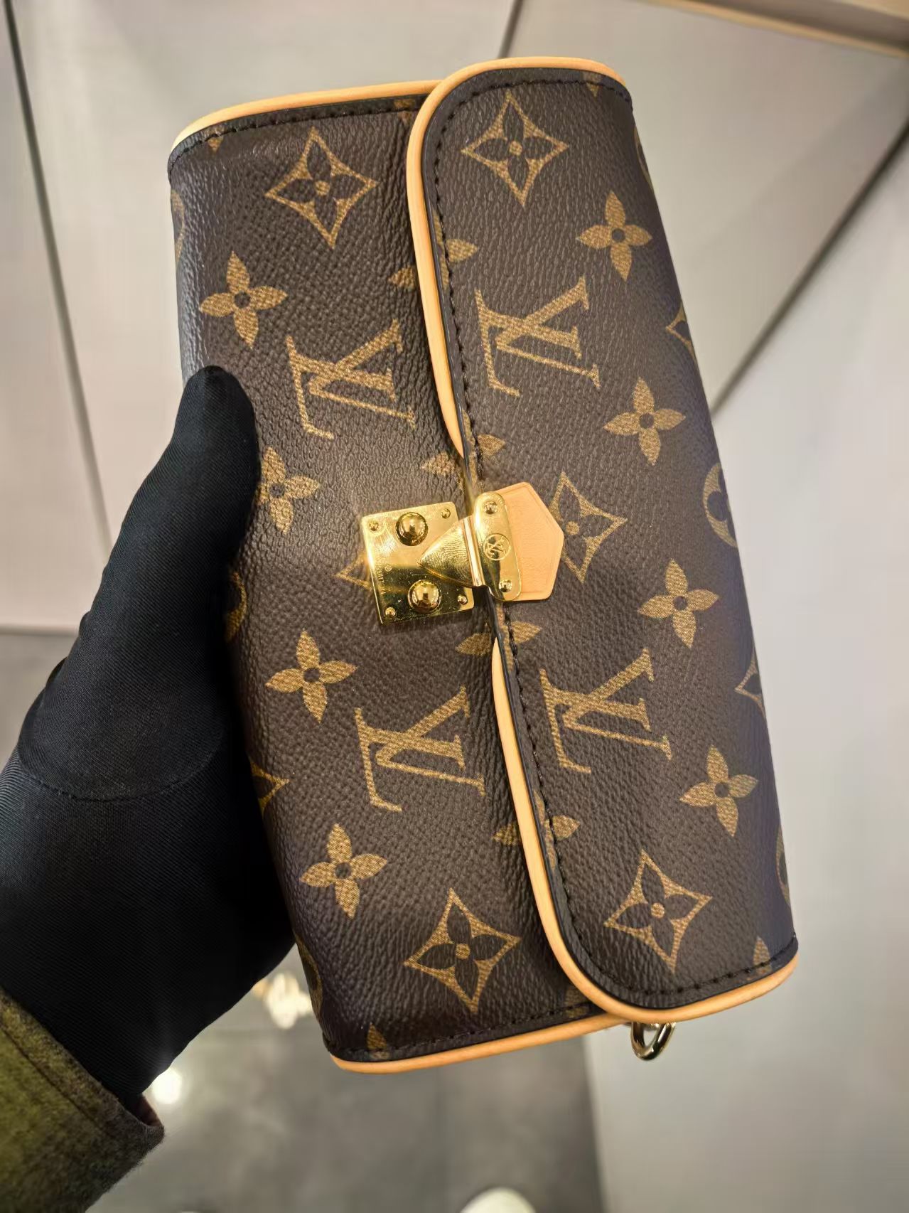 侈品回收合同签订注意事项与合规商家审核-- 通化市东昌区瑞耀首饰回收加工店