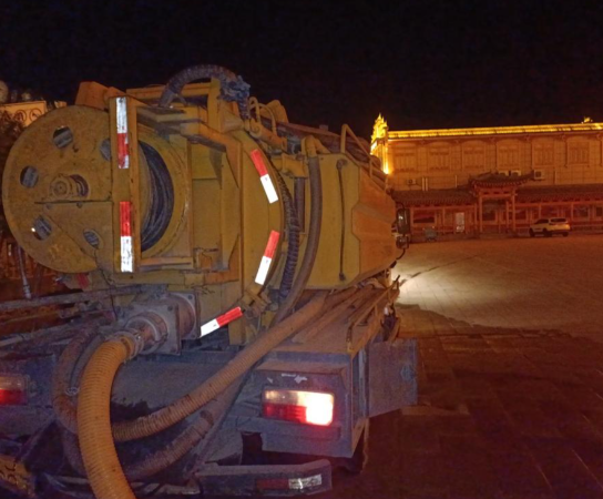 面对化粪池溢出，万宁居民****步应该怎么做才正确？