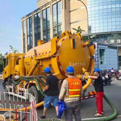 万宁老城区的管网老化，清理时有哪些特别的难点？