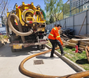 万宁餐饮店的油污管道堵塞，通常的疏通流程是什么？