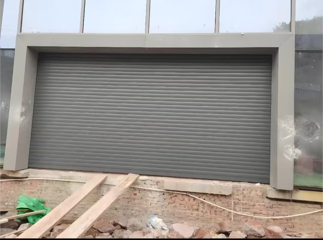 昆明伸缩门怎么选 适配园区与工厂的防护门具指南